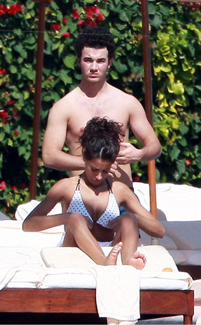 Kevin Jonas, Daniella Deleasa Kevin Jonas, Daniella Deleasa